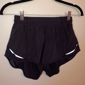 Lululemon Hotty Hot Shorts 2.5”